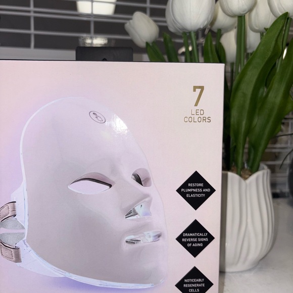 LED Light Therapy Mask - White